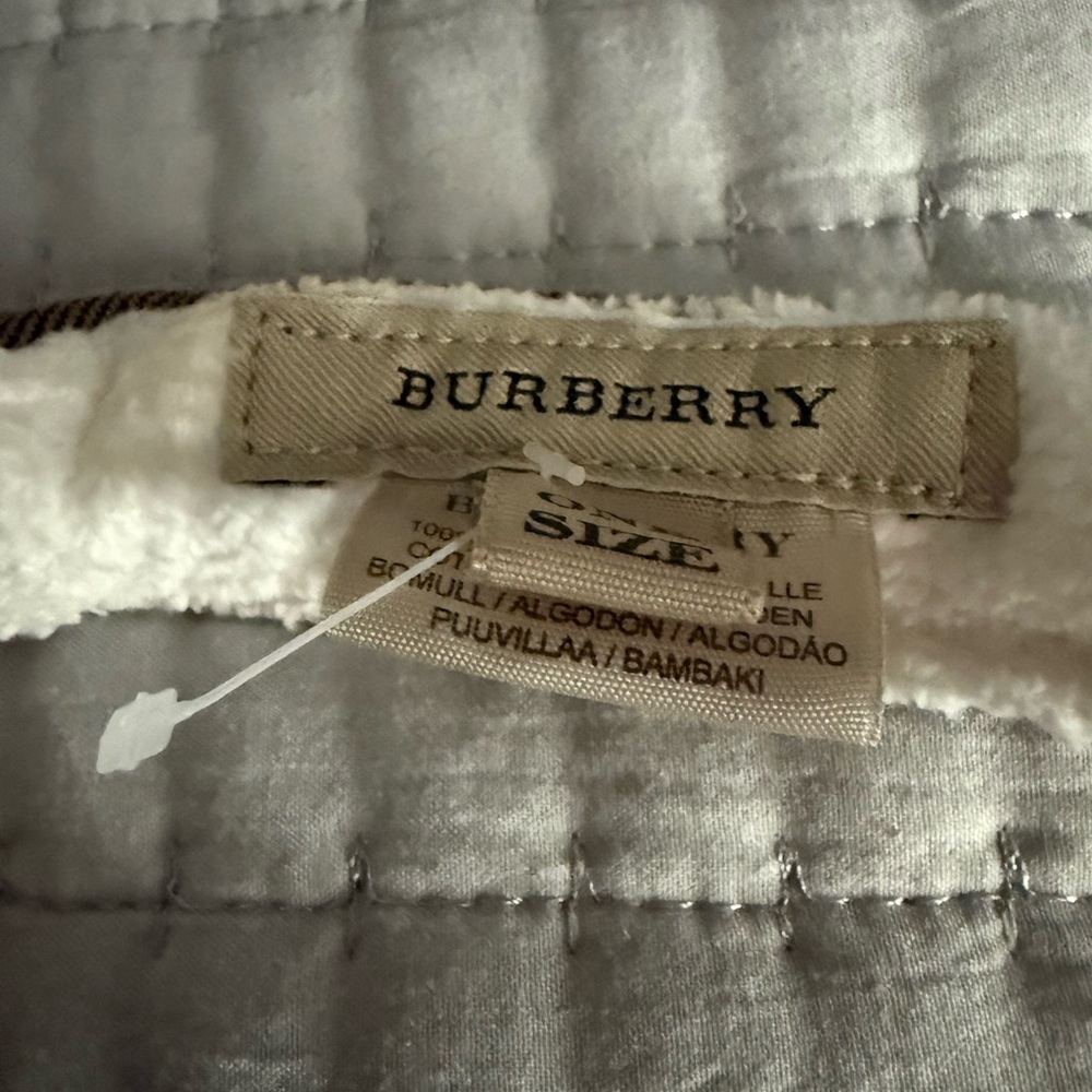 Burberry Quilted Fabric With Label View 2